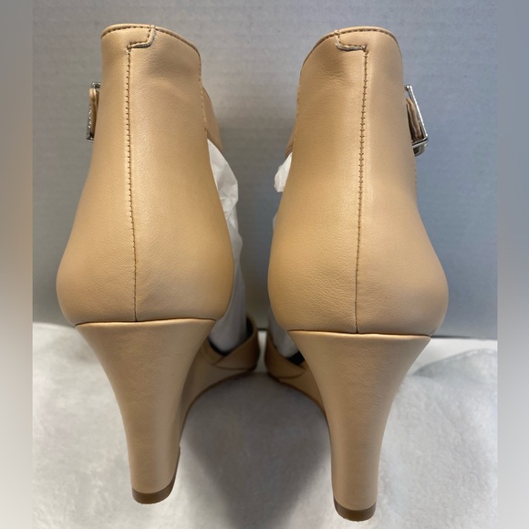 Sz 9 BCBGeneration BG-Tempest Nude Vintage Devon Leather High Heel Wedge Pumps - Picture 6 of 14